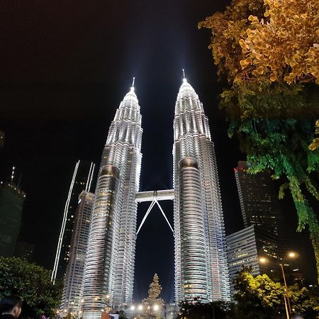Sky Suites Klcc Homestay By Birdy Stay 쿠알라룸푸르 외부 사진
